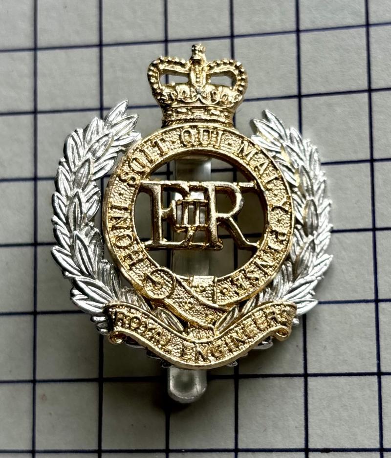 Royal Engineers (RE) Staybrite Anodised Aluminium Cap Badge Gaunt Maker