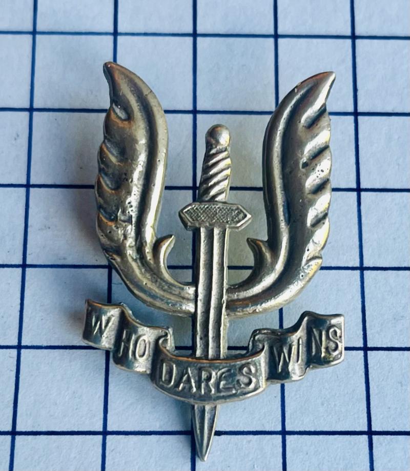 Post WW2 Belgium Belgique 1st Parachute Special Air Service (SAS) Cast Brass Cap Badge