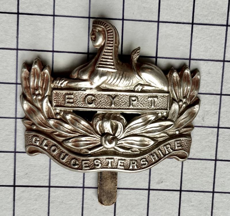 c1901-53 Gloucestershire Regiment 'Extra Berry' Cap Badge