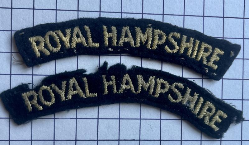 c1952 Royal Hampshire Regiment Pair of Embroidered Yellow on Black Felt Cloth Shoulder Title Badges