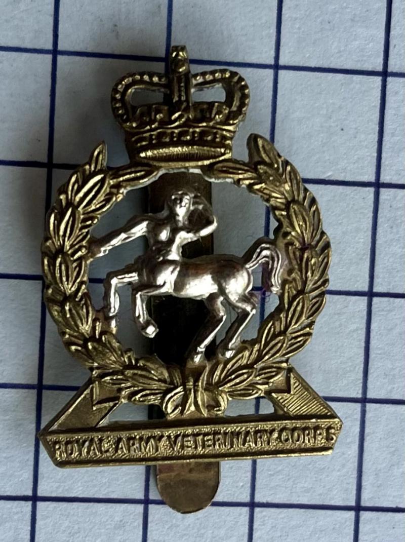 Post 1952 Royal Army Veterinary Corps (RAVC) Bi-Metal Cap Badge