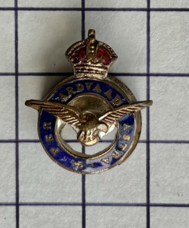 Pre 1952 Royal Air Force (RAF) Enamel Mufti Lapel Sweetheart Badge