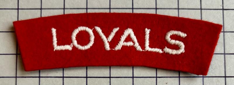 cWW2 Paste Backed Loyals Loyal Regiment North Lancashire Shoulder Title Badge