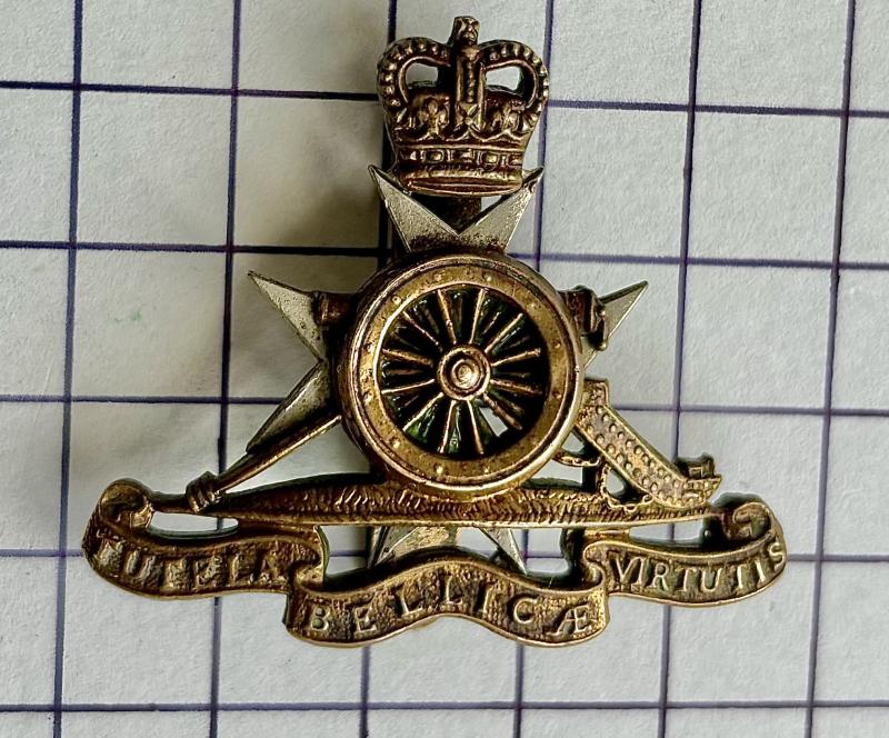 c1952-70 Royal Malta Artillery (RMA) Beret Badge Bi-Metal Cap Badge