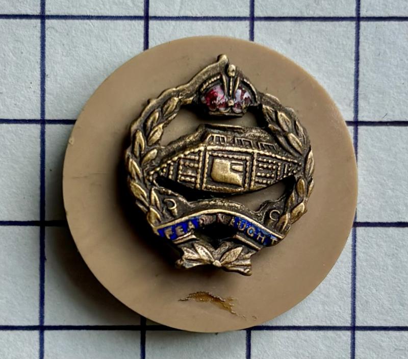 cWW2 Royal Tank Regiment (RTR) Plastic Enamel Sweetheart Badge