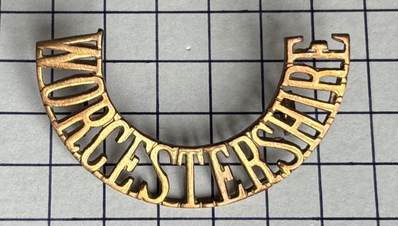 Worcestershire Regiment Brass Metal Shoulder Title Badge