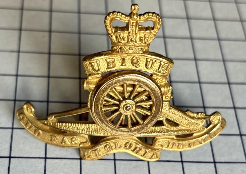 Royal Artillery (RA) Officer's Large Gilt Cap Badge