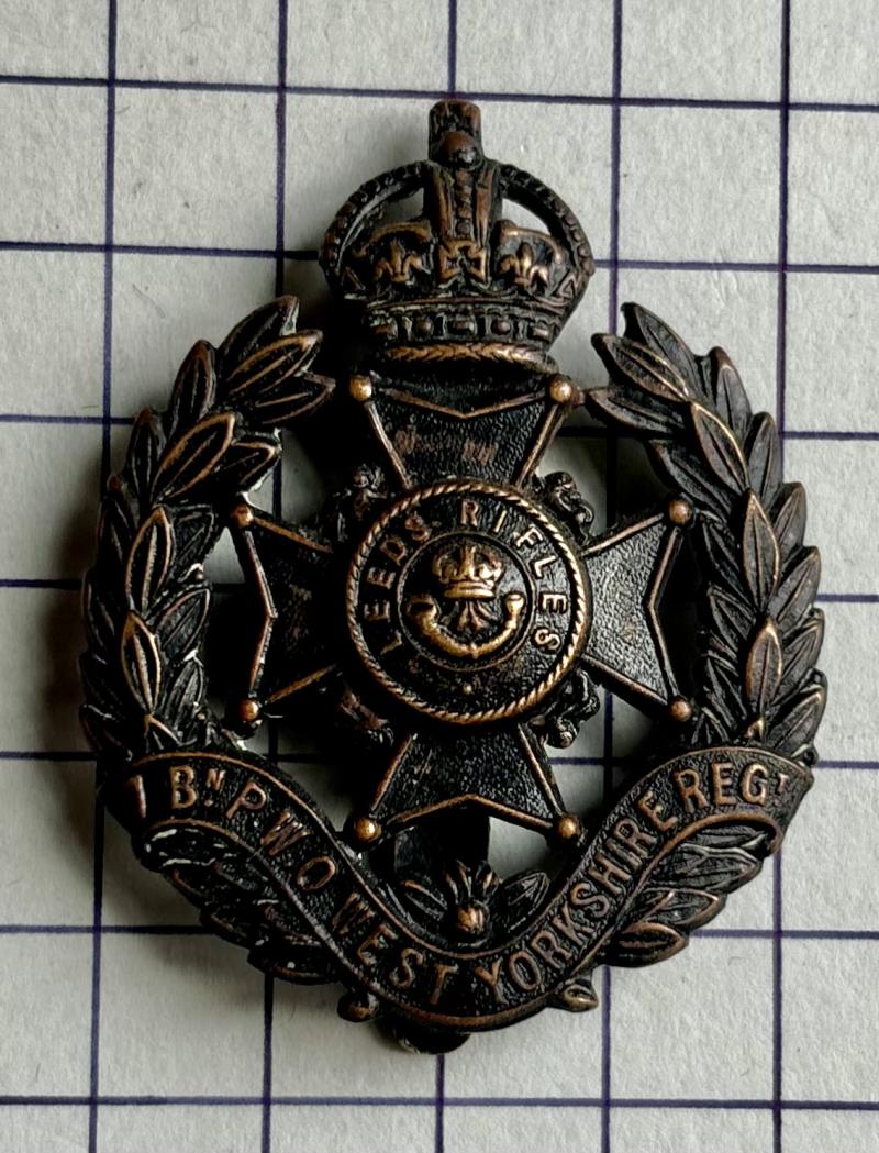 WW1 7th (Leeds Rifles) Battalion West Yorkshire Regiment Cap Badge