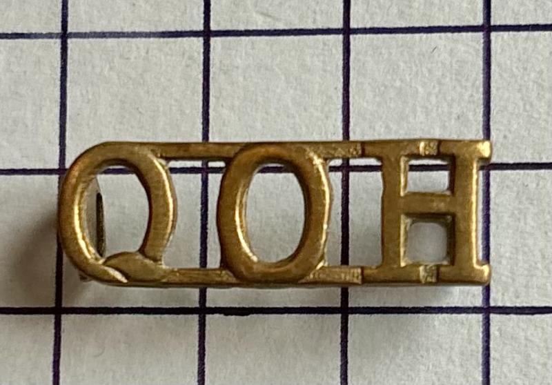 c1958 Queen's Own Hussars (QOH) Brass Shoulder Title Badge