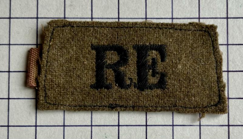 cWW2 Royal Engineers (RE) Slip-On Shoulder Title Tab Badge