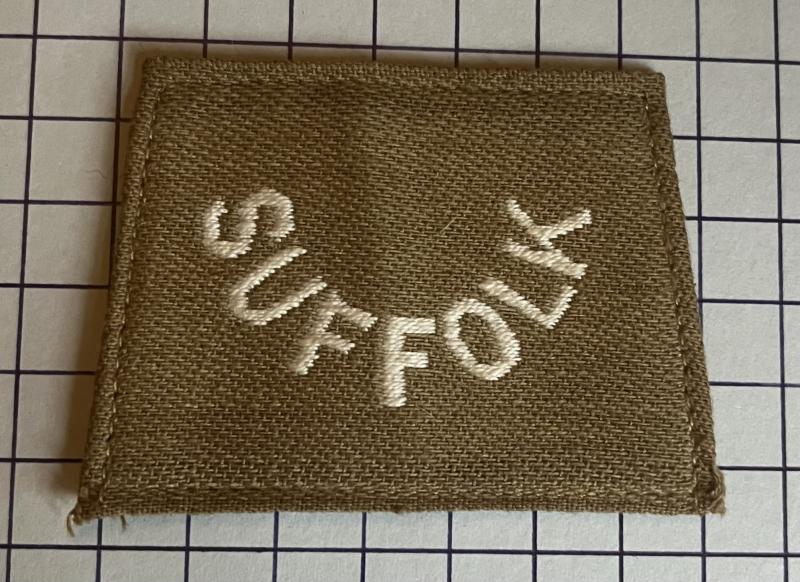 cWW1 Suffolk Regiment Slip-On Shoulder Title Badge