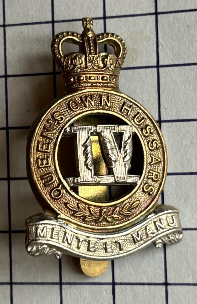 c1952-58 The 4th Queen's Own Hussars (QOH) Bi-metallic Other Ranks' Cap Badge