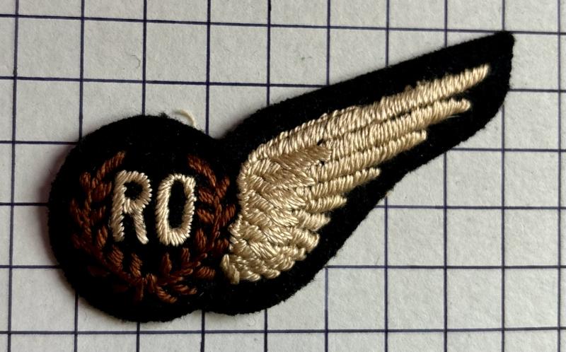 cWW2 Royal Air Force (RAF) Padded Radio / Radar Operator (R.O.) Brevet Half-Wing Aircrew Badge