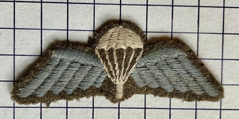 cWW2 'Maroon Thread Backed' British Airborne Parachute Qualification Wing Cloth Patch Badge