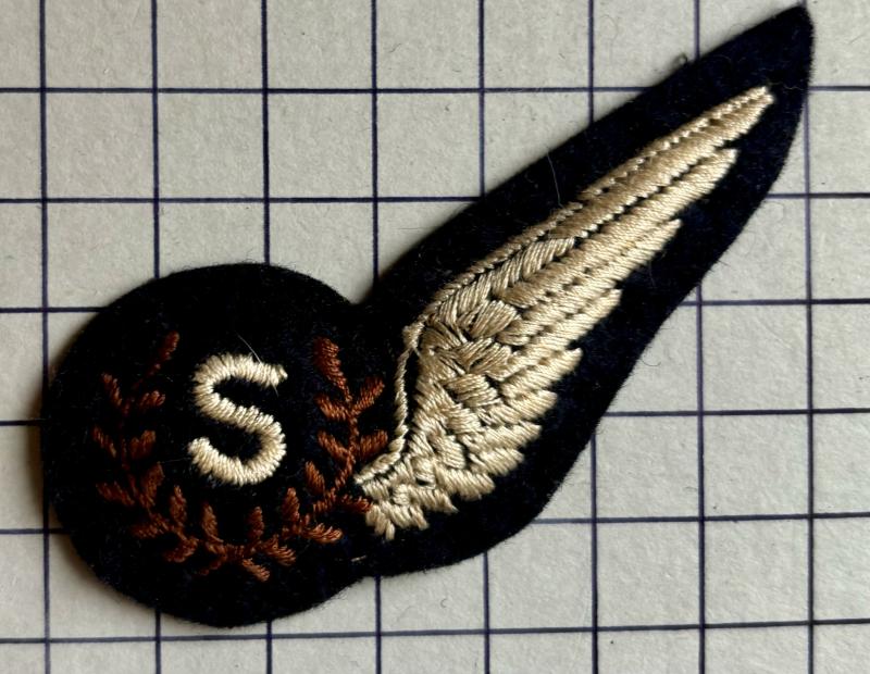 cWW2 Royal Air Force (RAF) Signaller 'S' Aircrew Brevet Half-Wing Aircrew Badge Patch