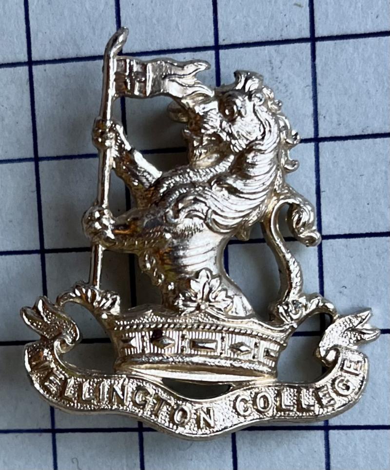 Wellington College Crowthorne Berkshire Combined Cadet Force (CCF) Anodised Aluminium Cap Badge Firm