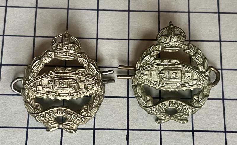 cWW2 Pair of Royal Tank Regiment (RTR) White Metal Collar Dog Other Rank's Badges